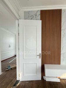 cửa nhựa composite màu trắng phào nổi